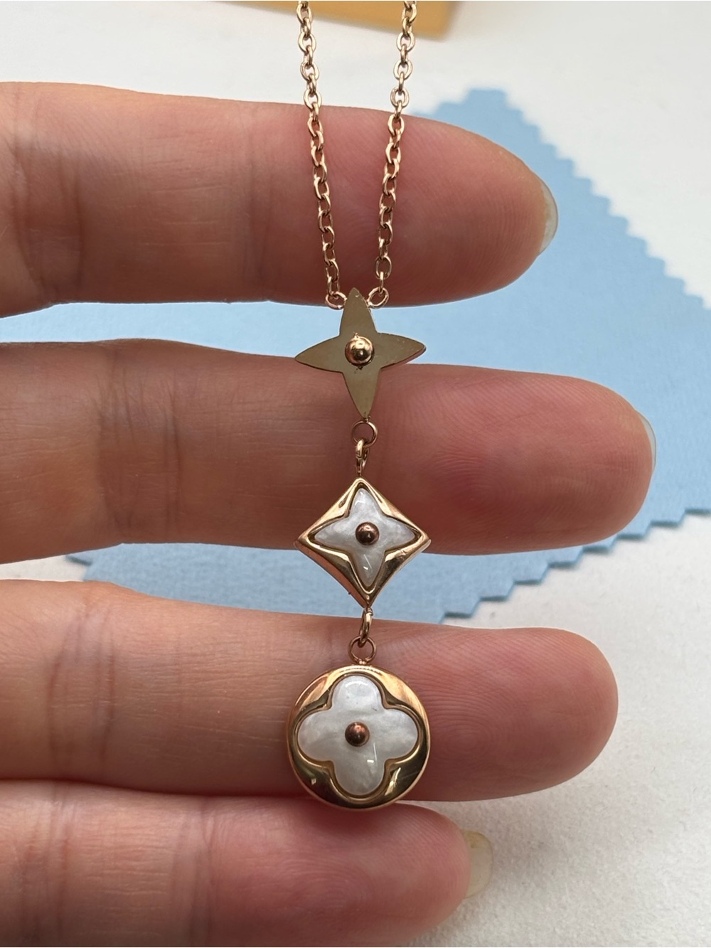 Four Leafs Clover 3 Flower Pendant Necklace